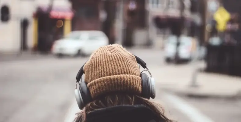 Kom godt i gang med at høre lydbøger under vandreturen med disse 10 gode tips